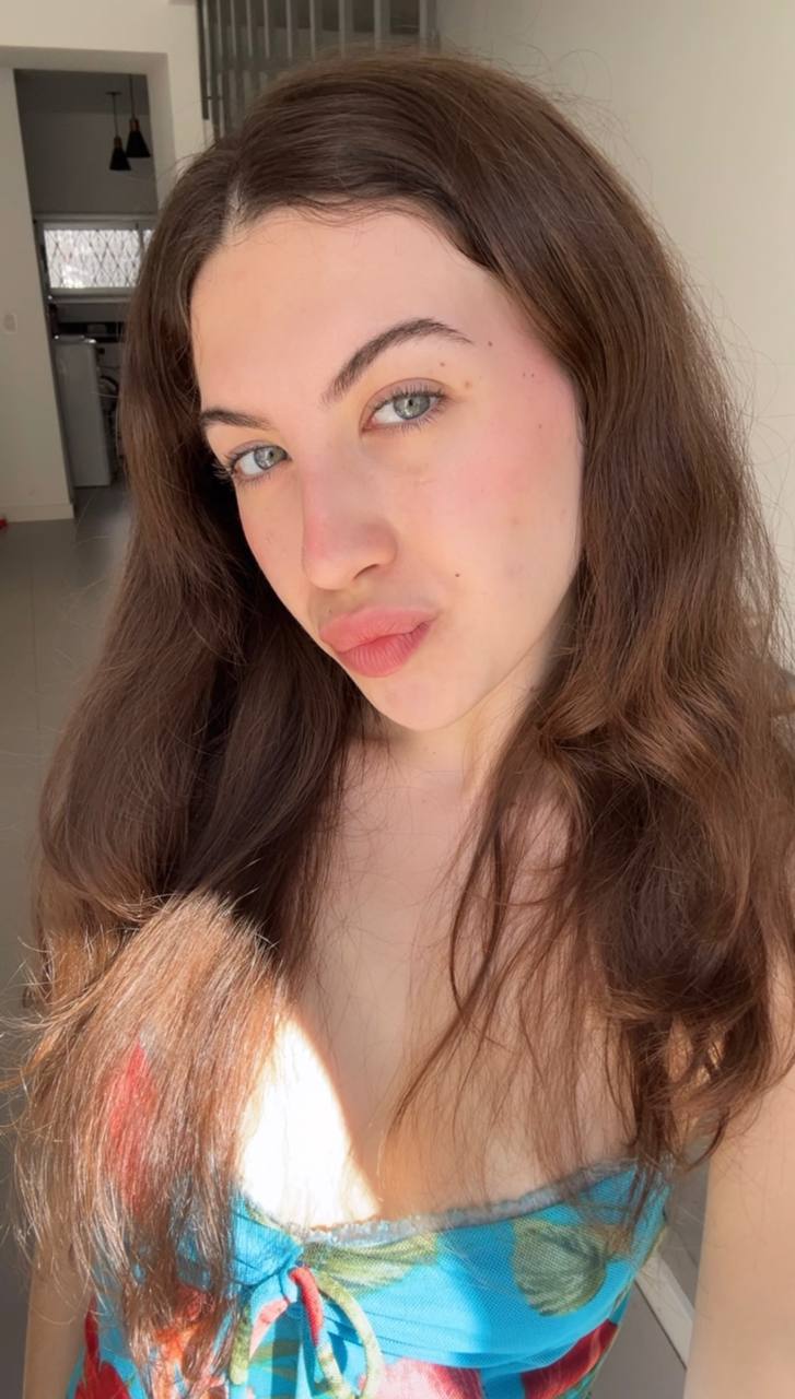 Nude girl Amber in Luxembourg