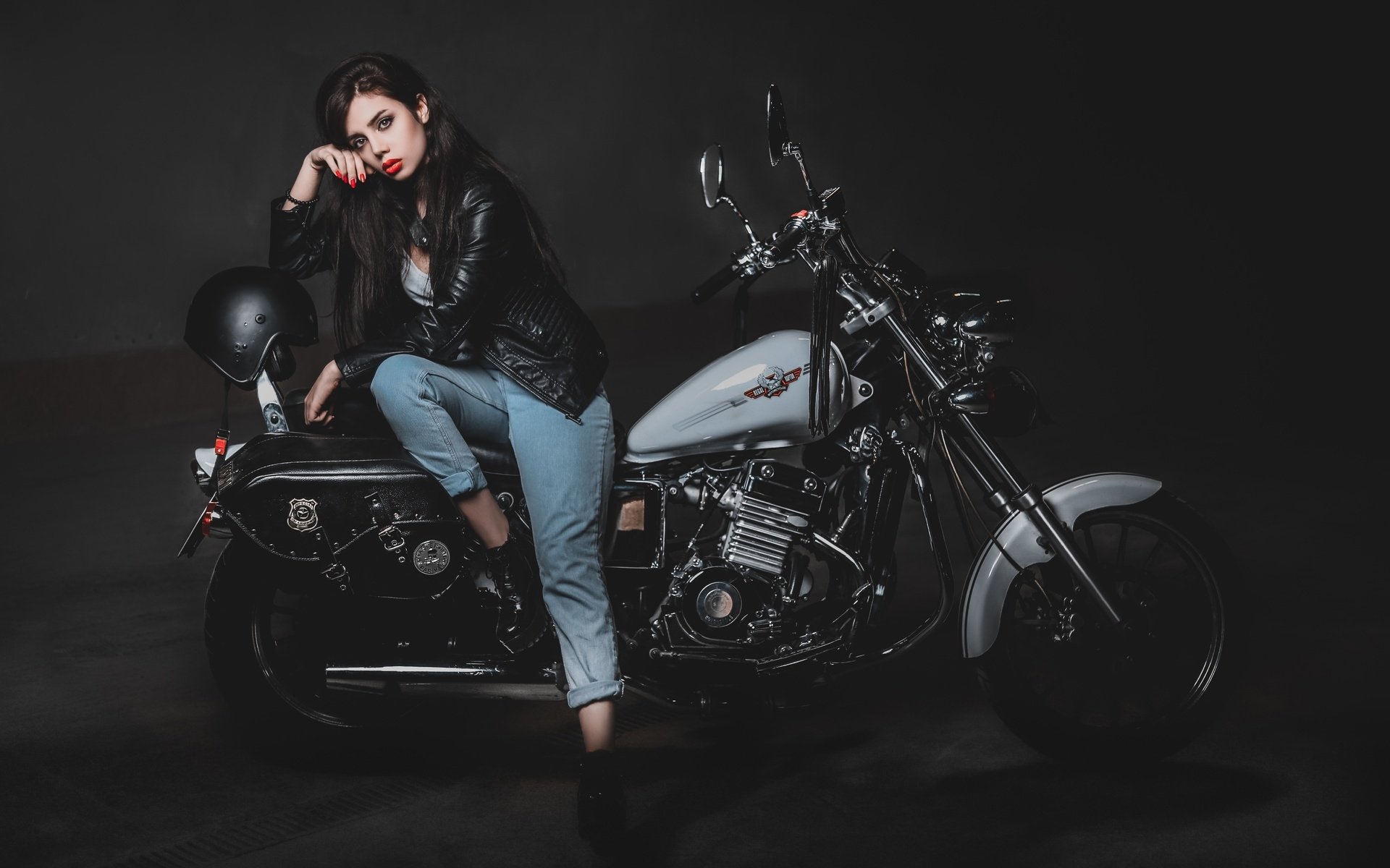 Biker girls: style and drive in Luxembourg