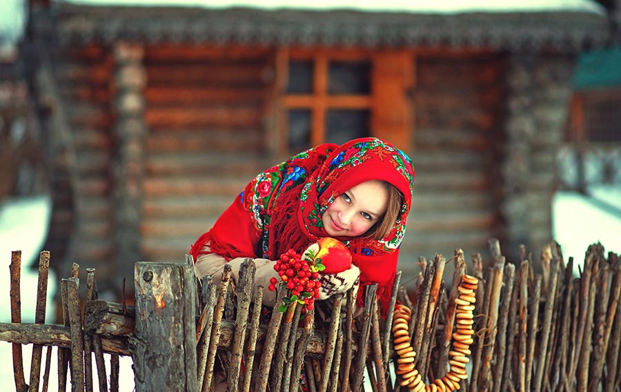 Sexy girl Women in Slavic costumes in Luxembourg