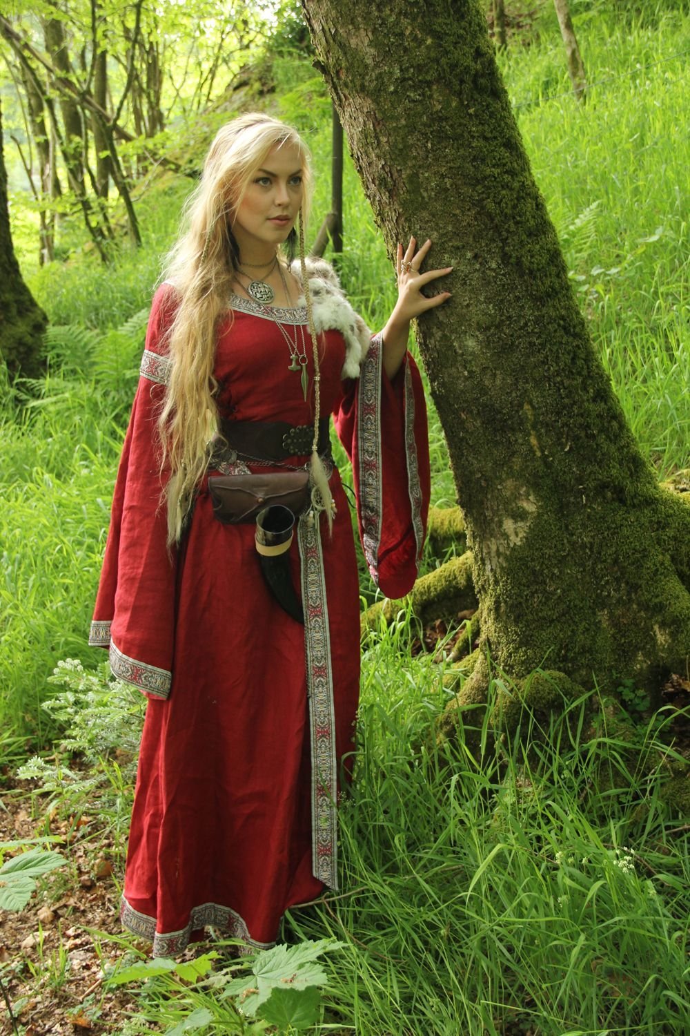 Women in Slavic costumes in Luxembourg
