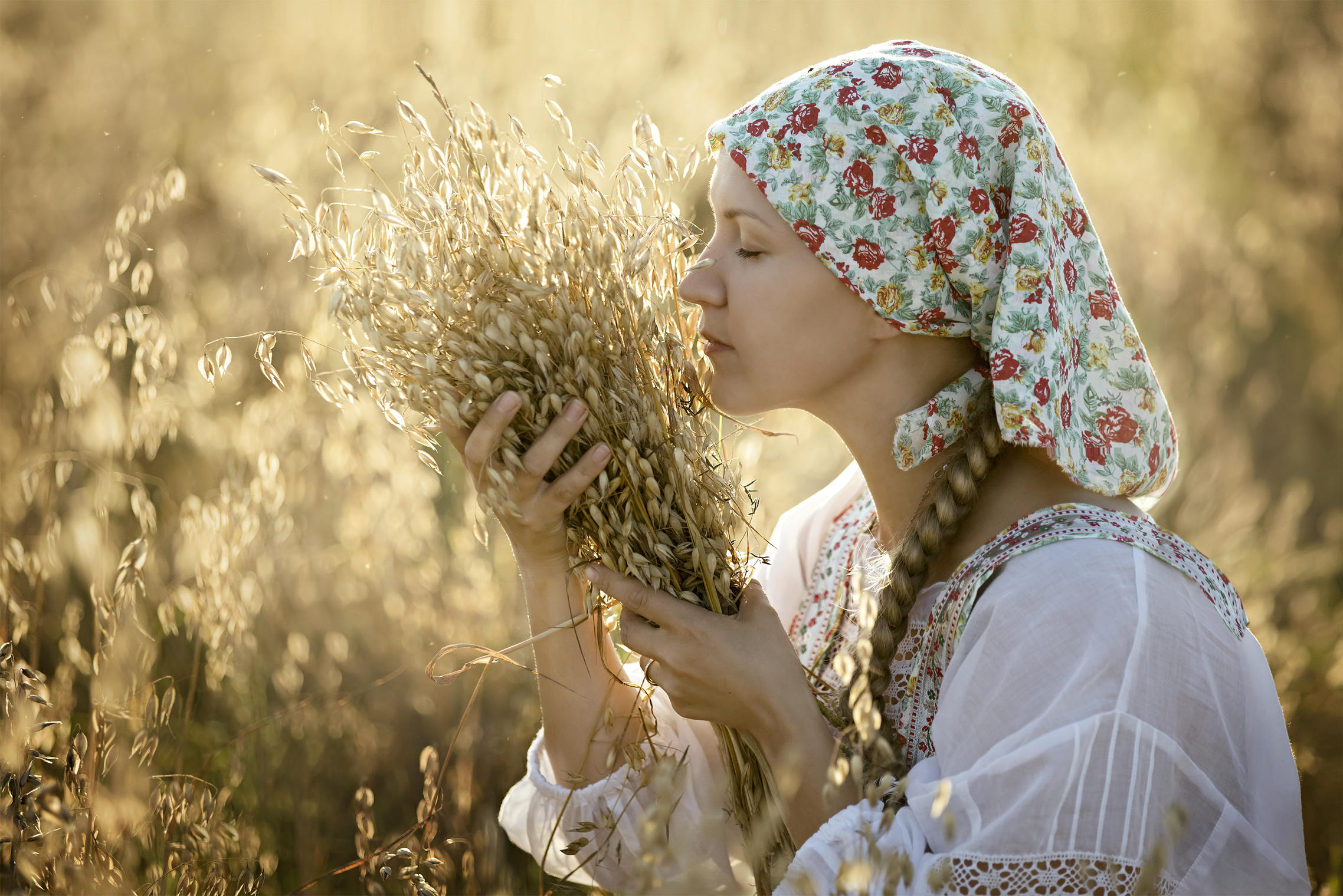 Photo Women in Slavic costumes in Luxembourg