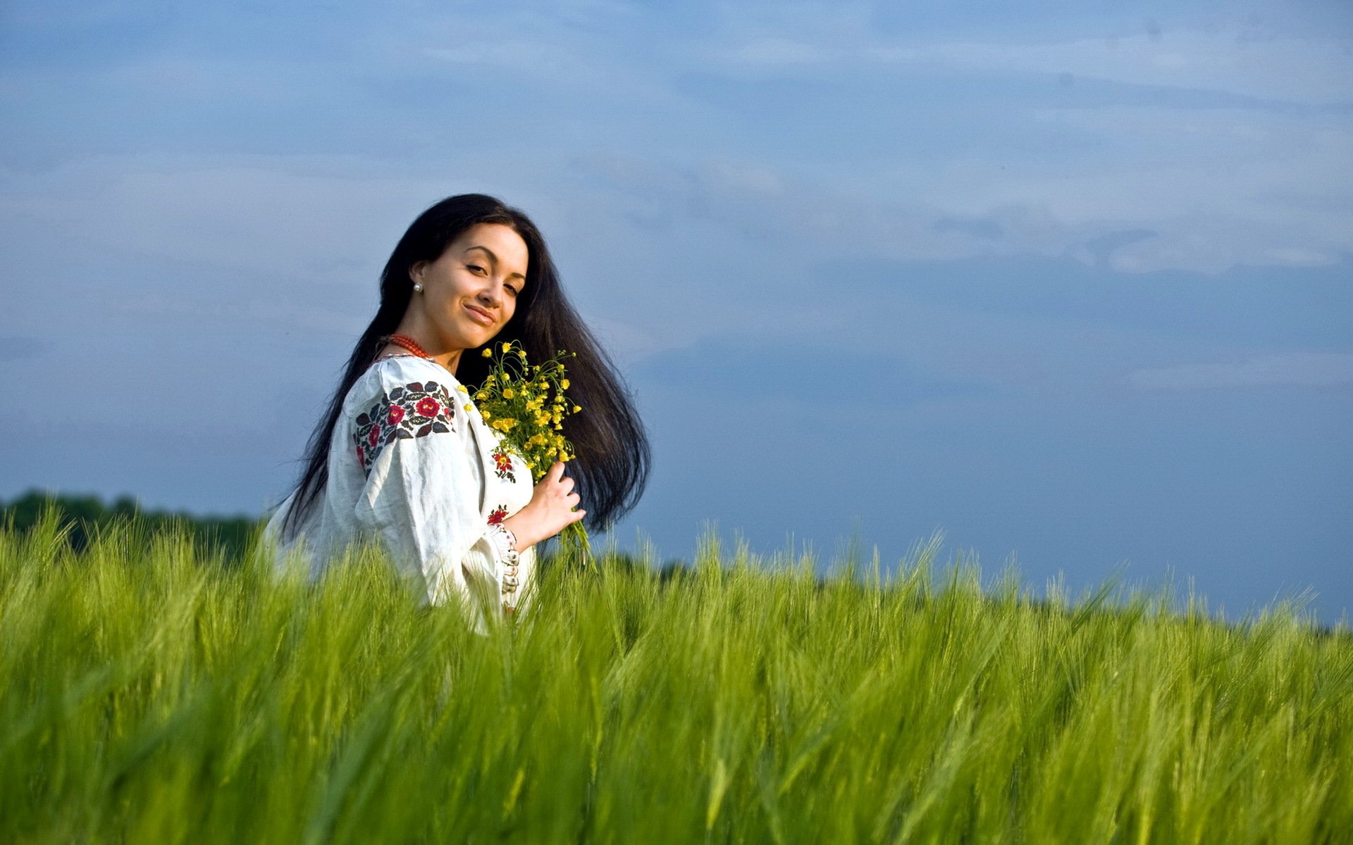 Girls in Slavic costumes in Luxembourg