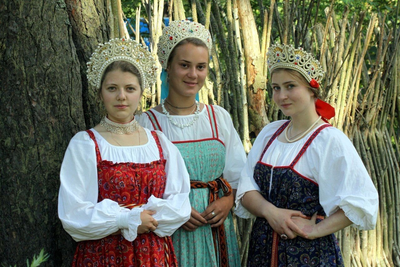 Sexy model Girls in Slavic costumes in Luxembourg